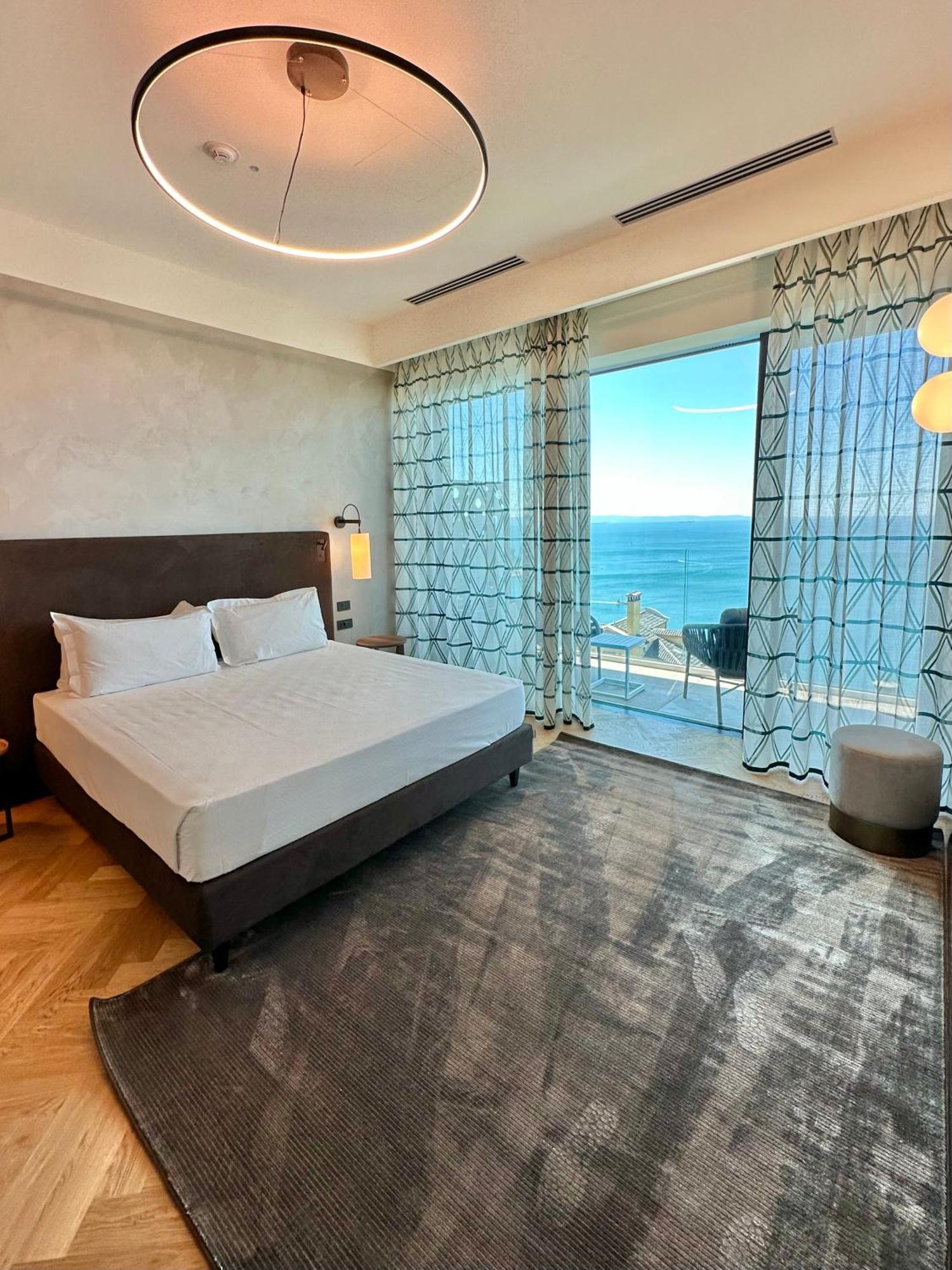 Maximilian Suites Триест Экстерьер фото