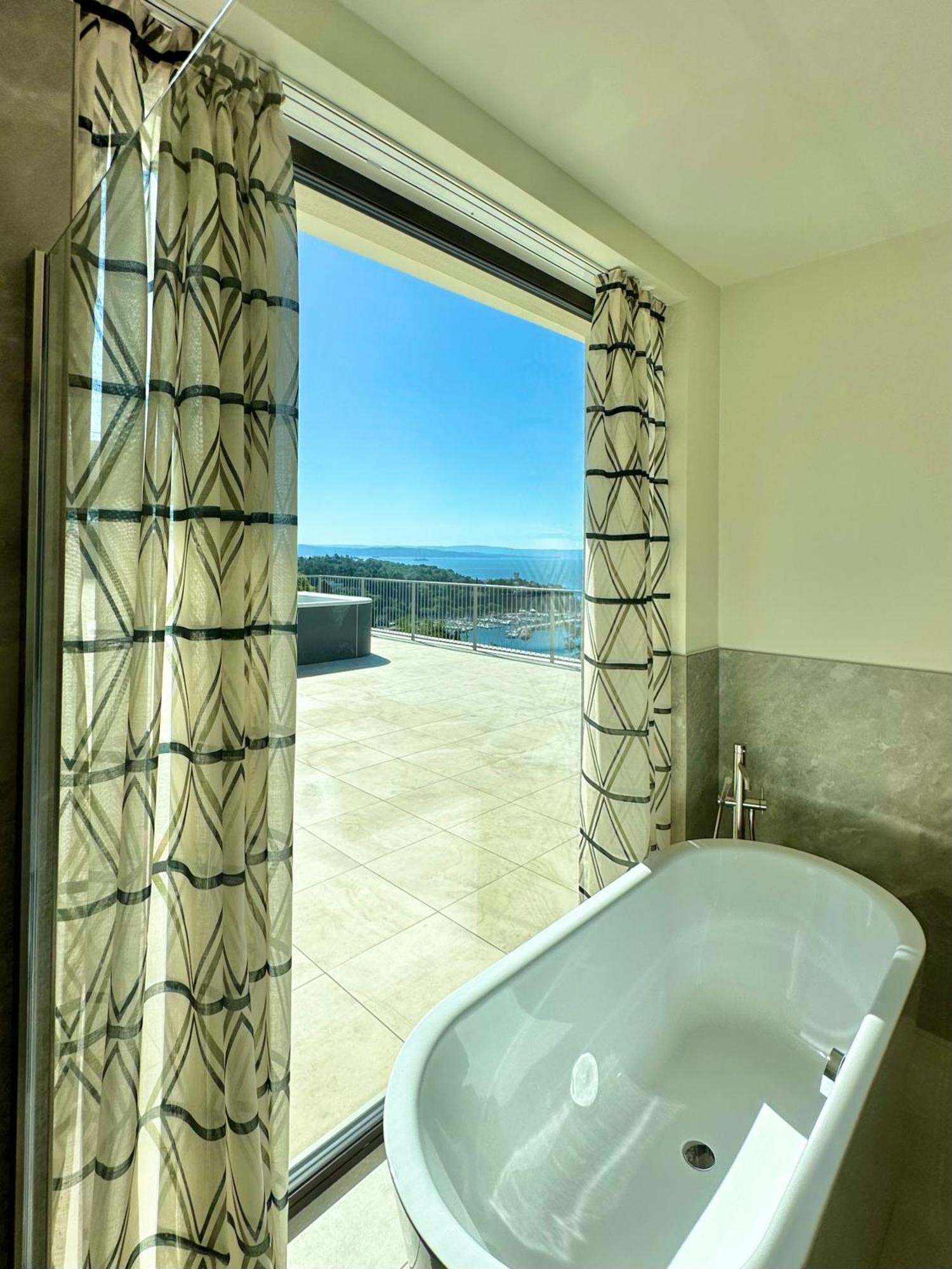 Maximilian Suites Триест Экстерьер фото