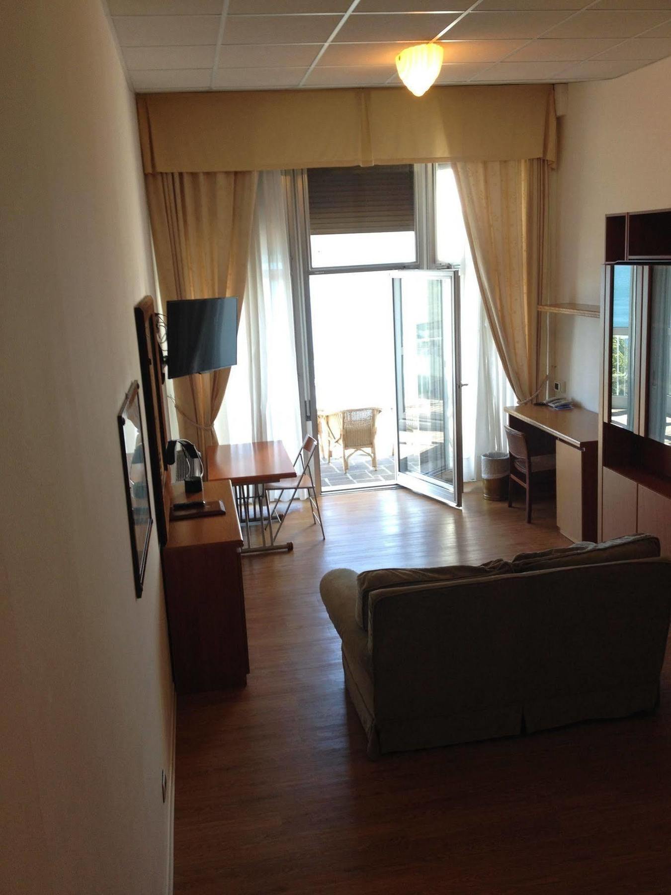 Maximilian Suites Триест Экстерьер фото