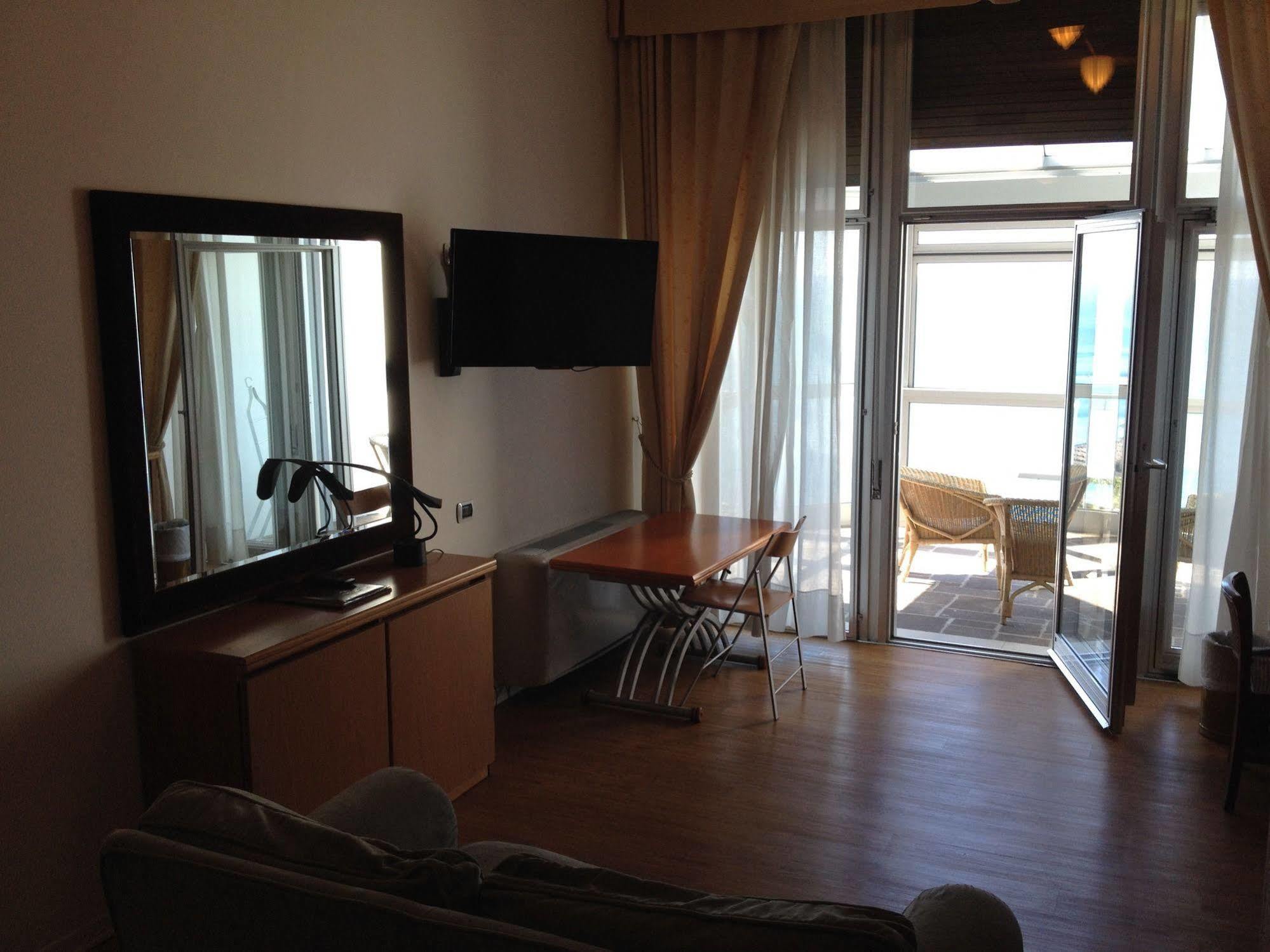 Maximilian Suites Триест Экстерьер фото