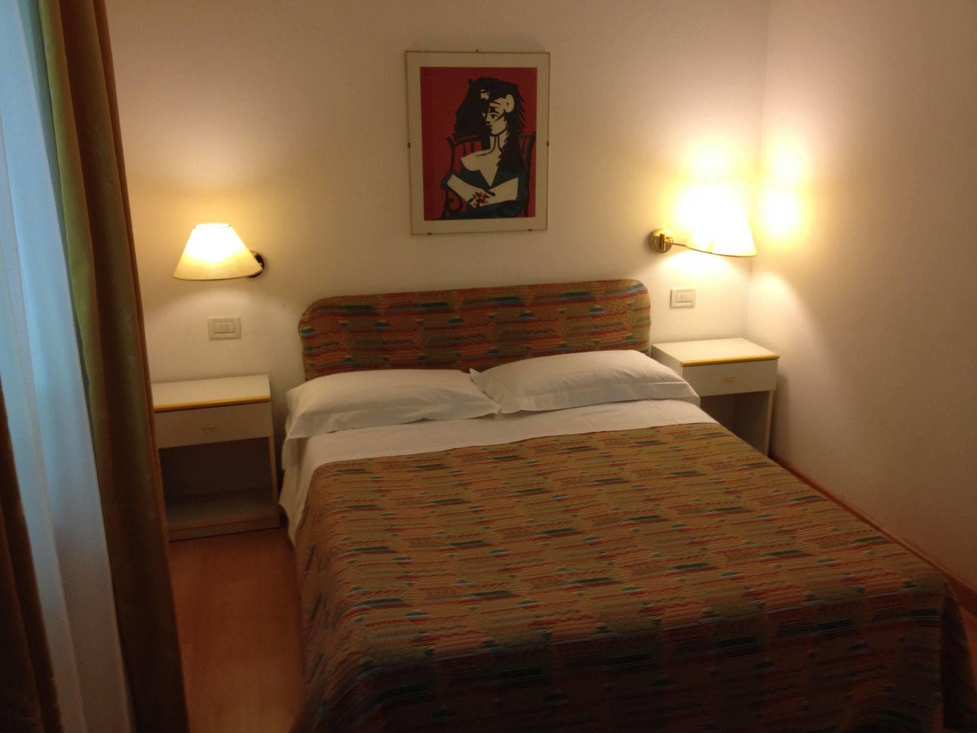 Maximilian Suites Триест Экстерьер фото